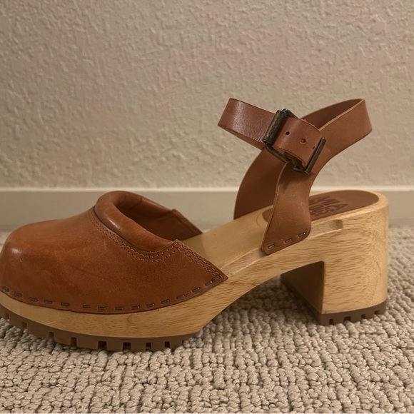 Mia Cognac Leather Clogs Sandals size 9 - Picture 2 of 4